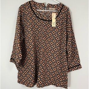 Toomi NWT Blouse. Interlock Pattern Black Trim. 3/4 Sleeves. Plus Size 2XL.